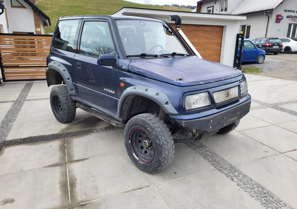 Suzuki Vitara cena 16999 przebieg: 214615, rok produkcji 1996 z Debrzno małe 172